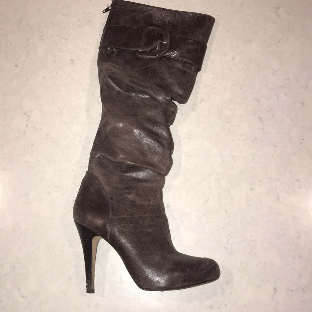 Chocolate brown boots with 4.5 in heels & buckle